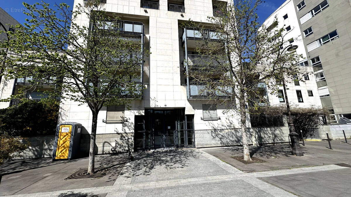 Parking à PARIS-12E