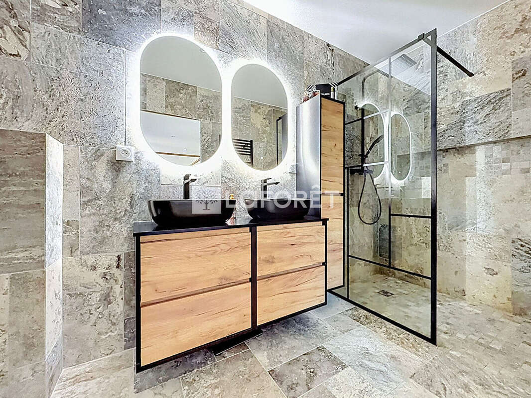 Maison à FONTAINE-LA-GUYON