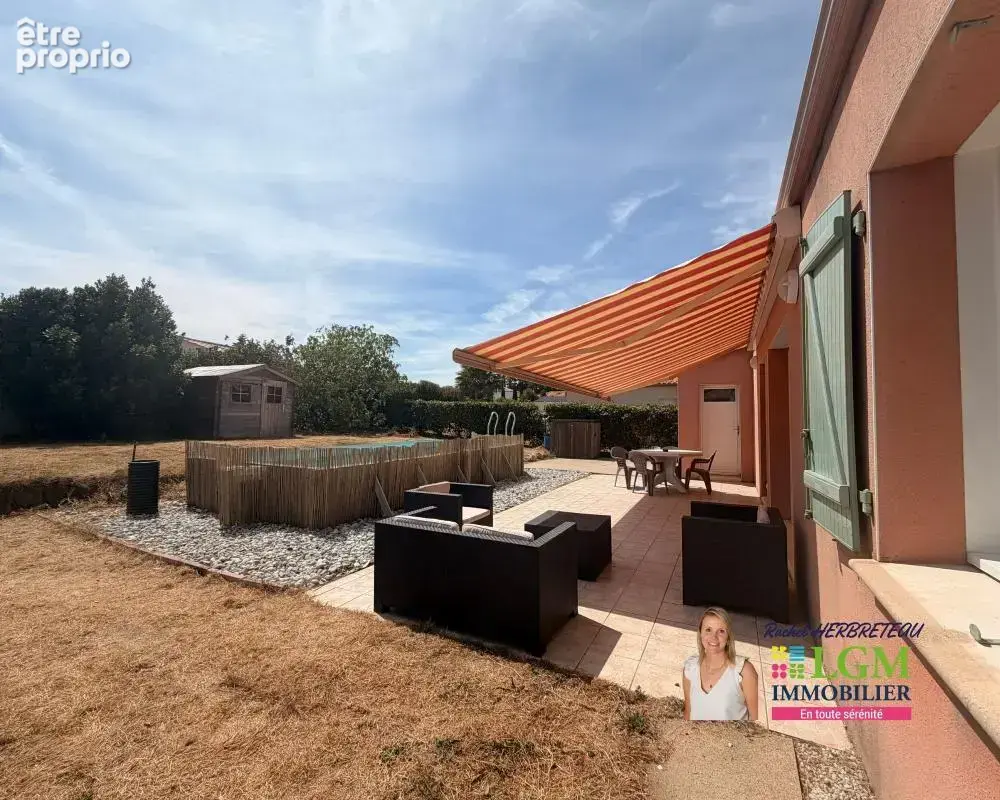 Maison À Vendre de 88 m² – 2 chambres – Terrain 881 m² – Piscine – Grand garage - photo 3