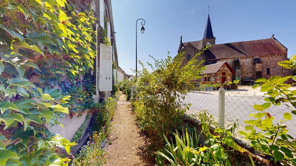 Ancienne maison de maître Bourbonnaise – 280 m² habitables avec dépendances et verger SAINT-HILAIRE - photo 16