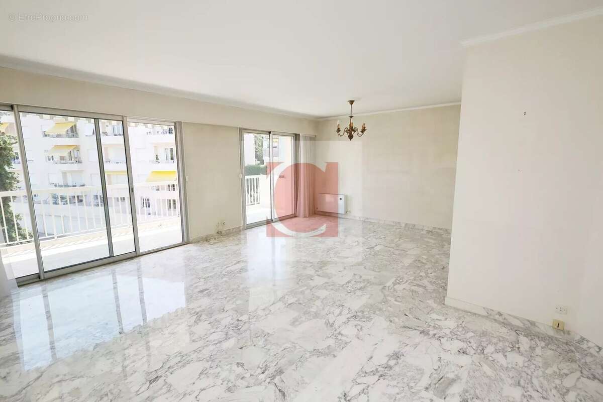 CANNES CARNOT -3 pièces traversant avec terrasse plein SUD,  box et cave – box supplémentaire en sus - photo 4