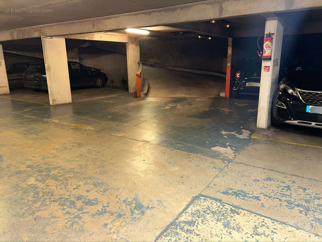Parking à PARIS-11E