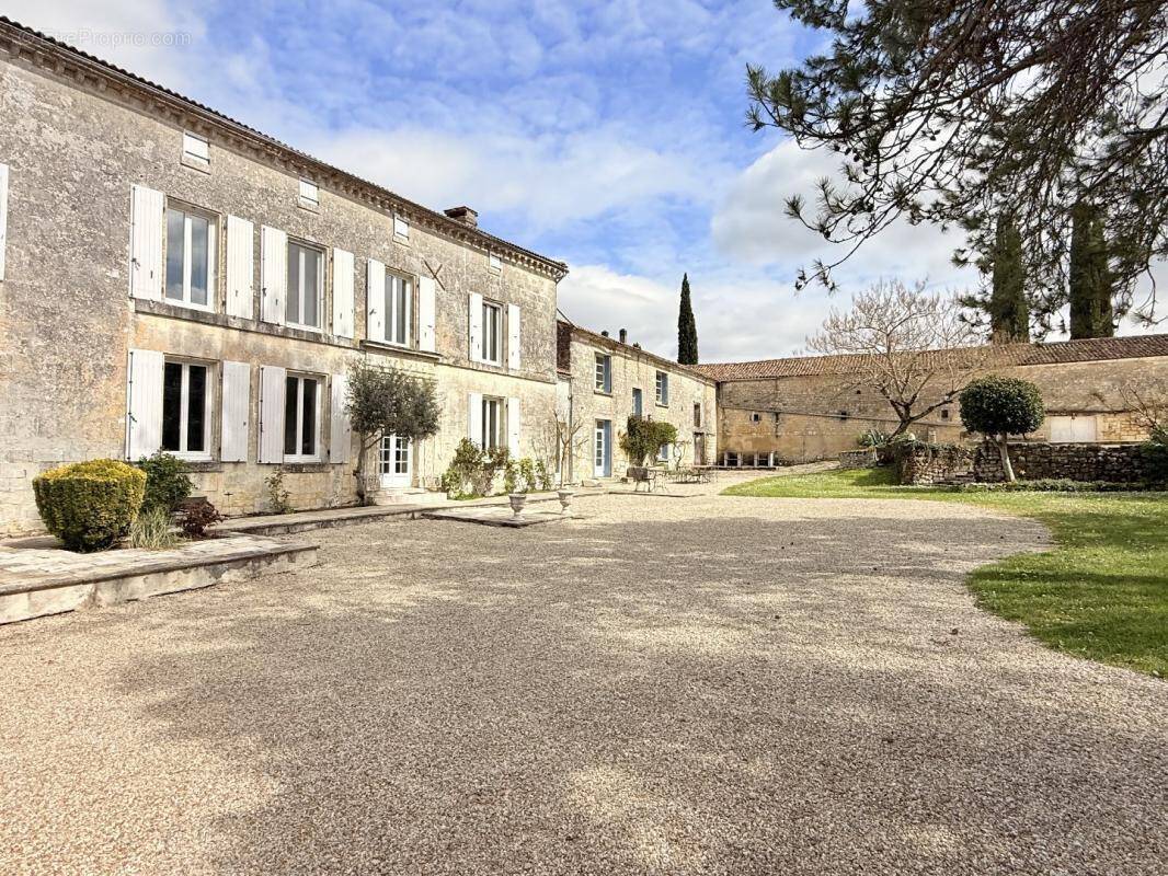 Maison à CHATEAUNEUF-SUR-CHARENTE