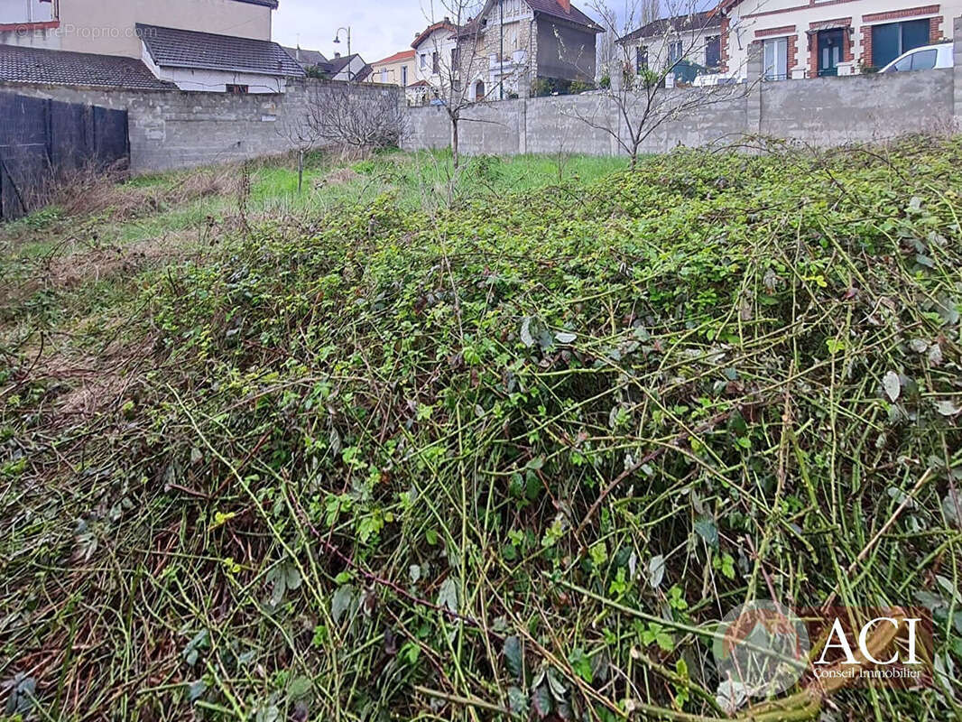 Terrain à EPINAY-SUR-SEINE