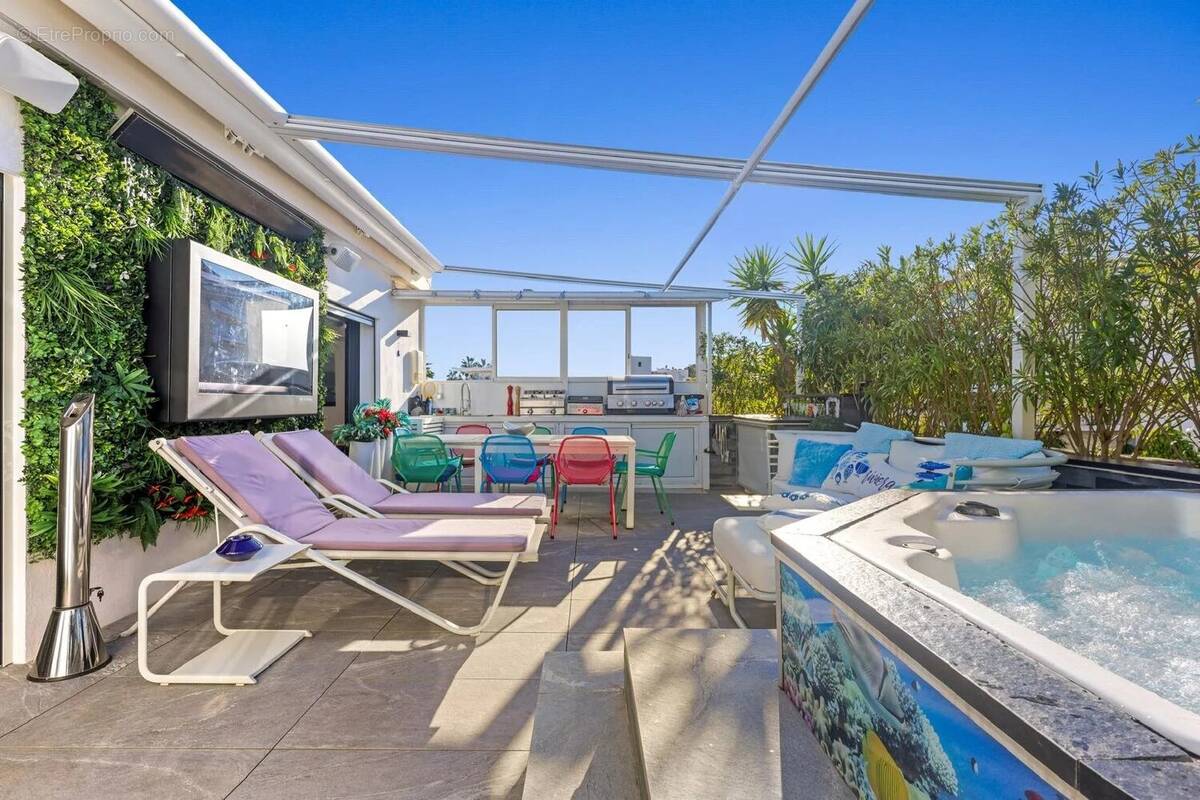 Appartement à VALLAURIS