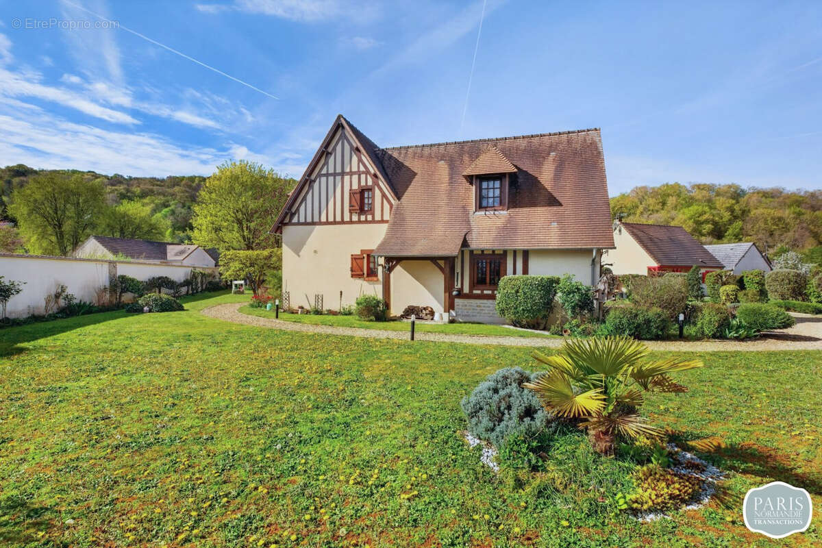 Maison à LA CROIX-SAINT-LEUFROY