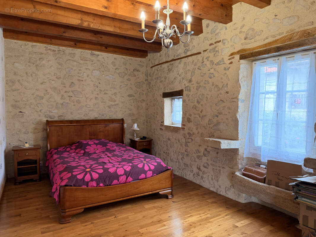 Maison en pierre et grange rénovée - photo 7