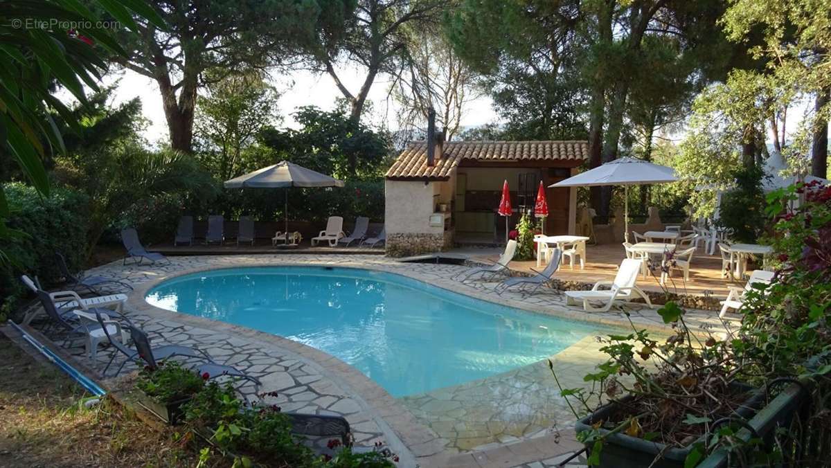 Maison à ROQUEBRUNE-SUR-ARGENS