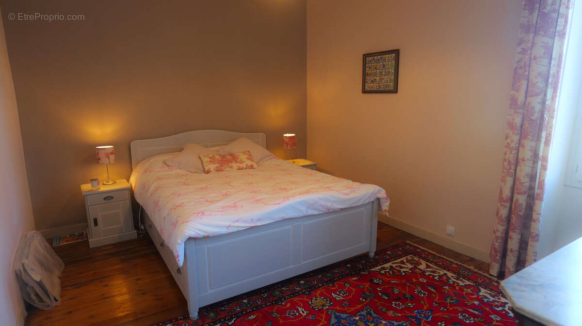 Maison à SAINT-LEGER-DE-MONTBRILLAIS