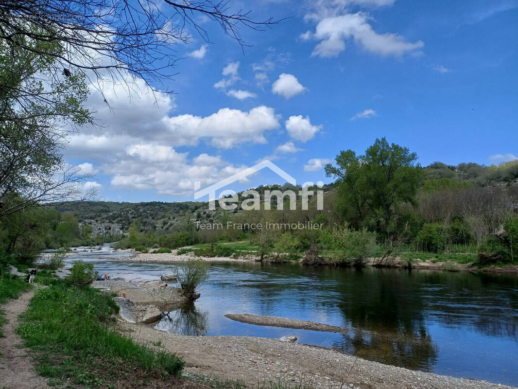 Terrain à BERRIAS-ET-CASTELJAU