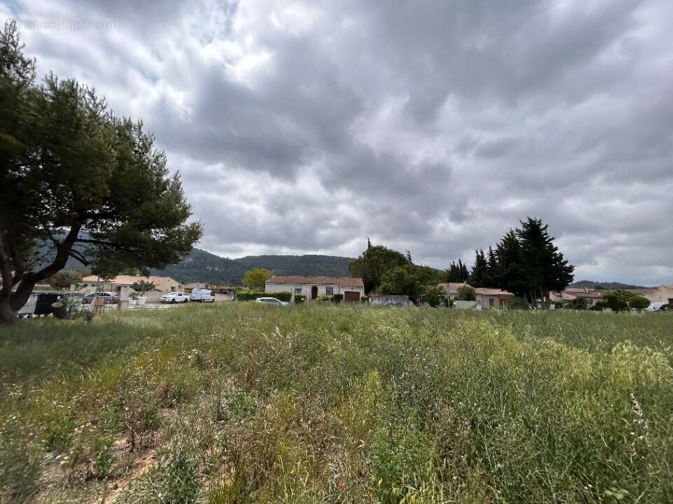 Terrain à FLOURE