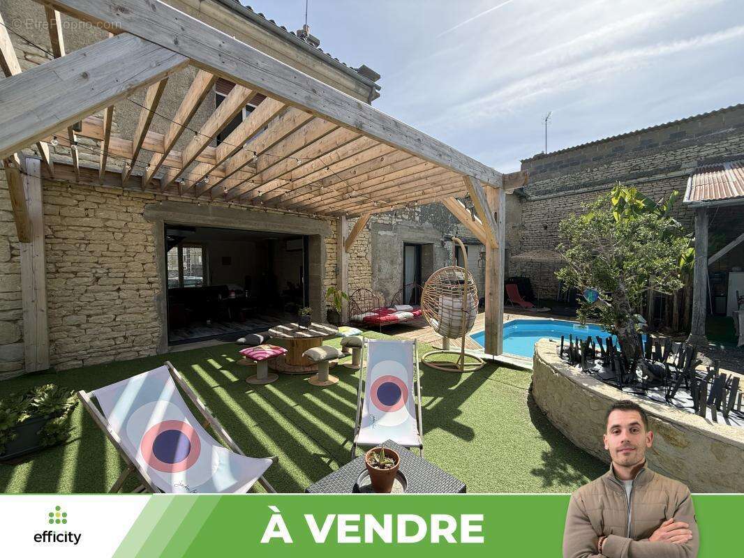 Maison à VENDEUVRE-DU-POITOU