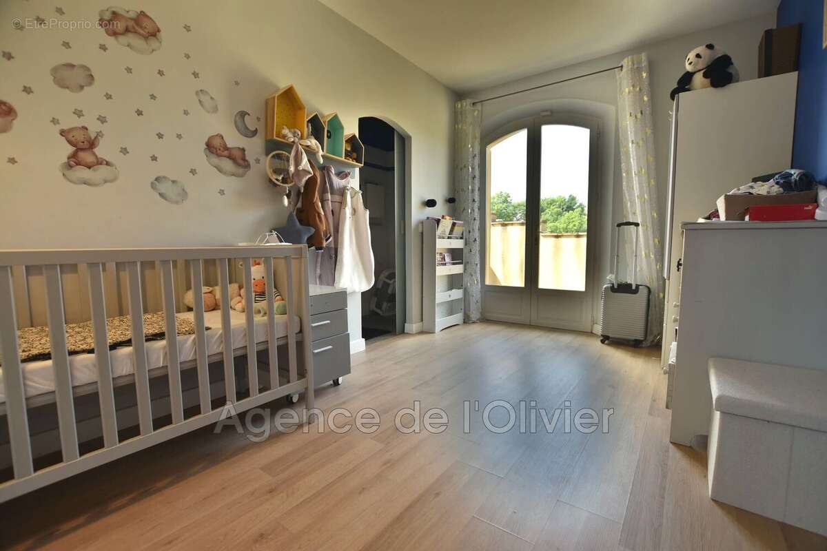 Maison à CHATEAUNEUF-GRASSE