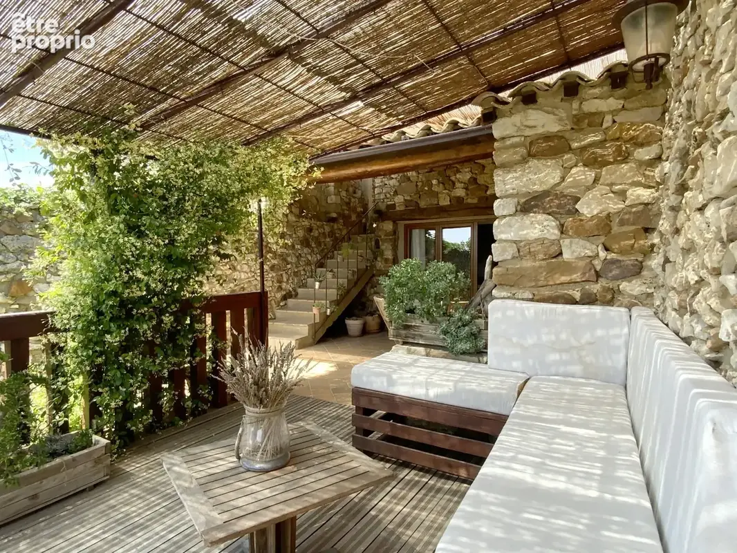 Charmante maison de village en pierre avec terrasses et vue. - photo 1
