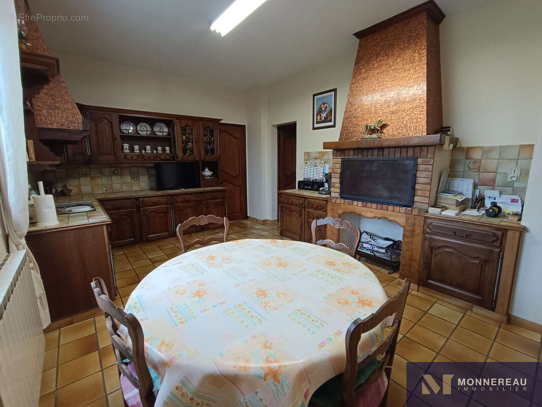 Maison à ROULLET-SAINT-ESTEPHE