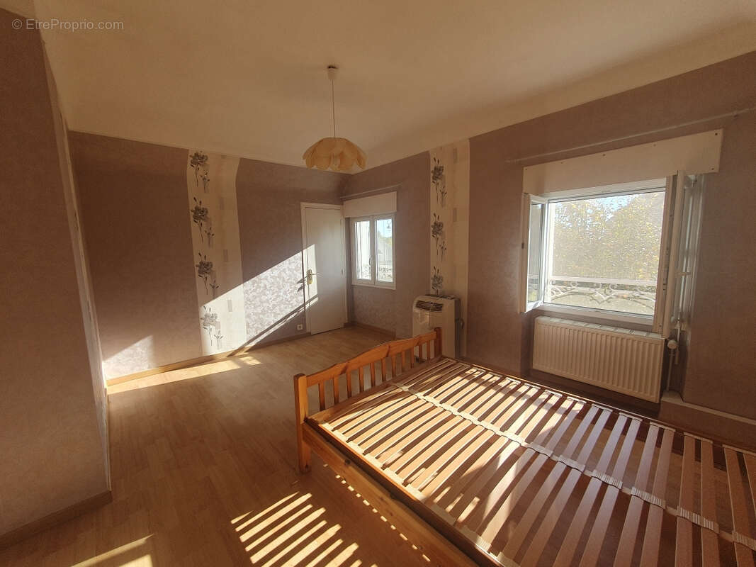 Maison à MARCILLAC-LA-CROISILLE