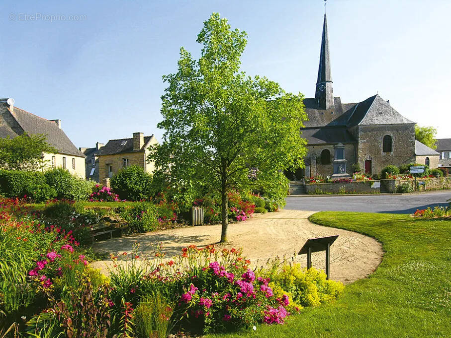 Terrain à SAINT-JUVAT