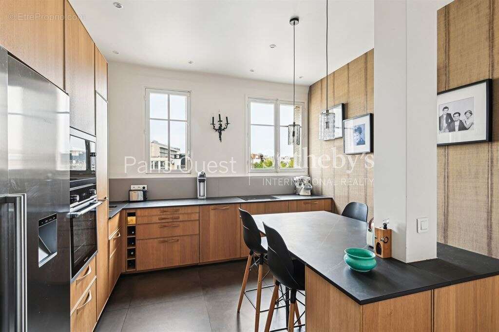 Appartement à NEUILLY-SUR-SEINE