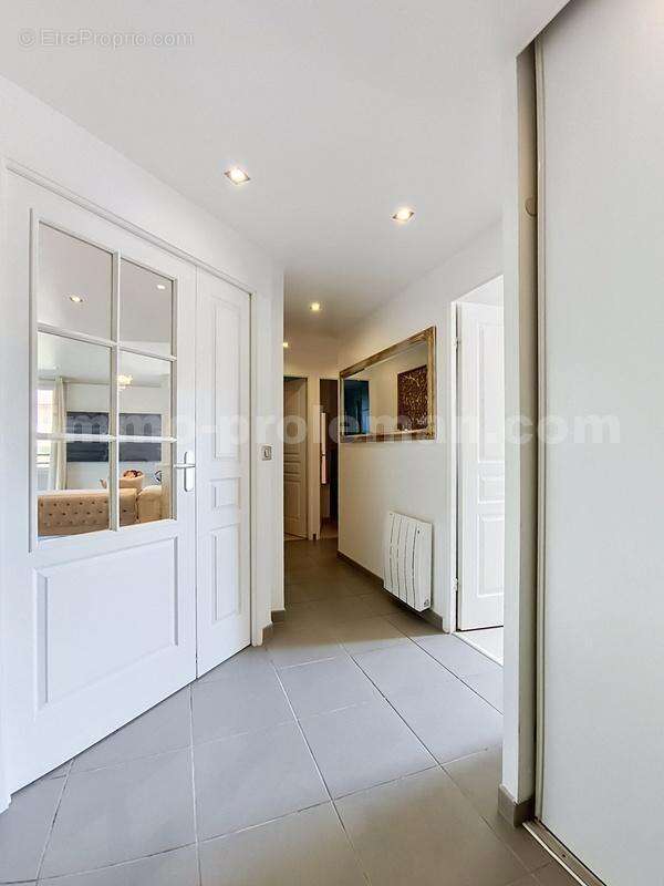 Appartement_T4_ Vétraz-Monthoux_Proche _commodités_commerces_transports_Séjour_balcon_Suisse - Appartement à VETRAZ-MONTHOUX