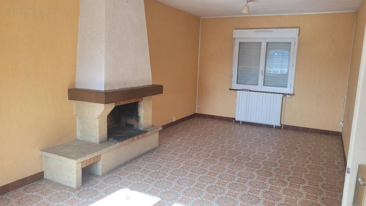 Appartement à LA CHAPELLE-SAINT-MESMIN