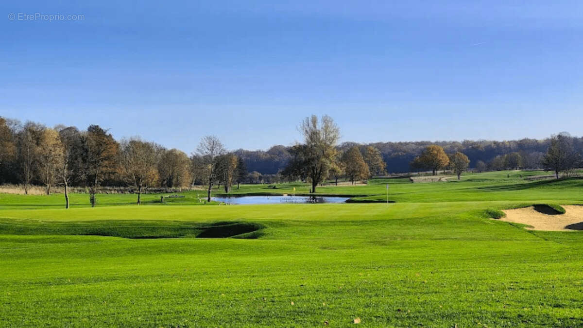 Terrain à CHAMBOURCY