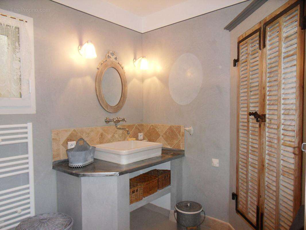 Bâtisse Provençale  10 pièce(s)  de 243,07 m2 - photo 8