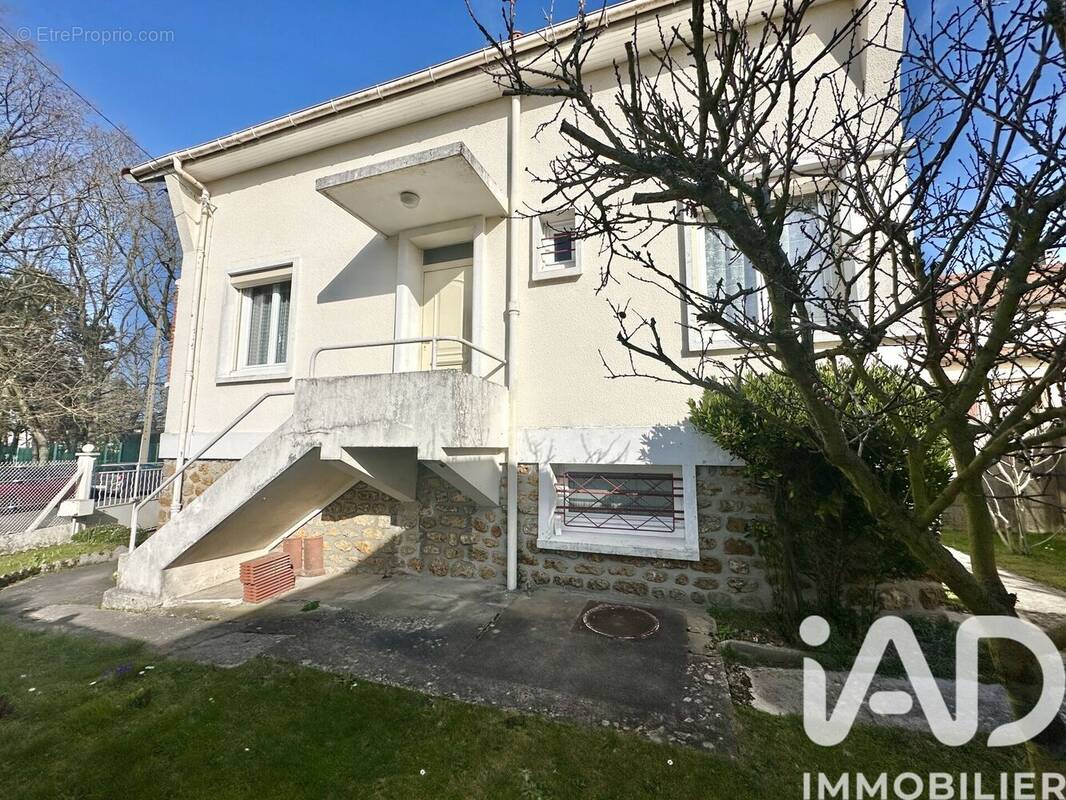 Photo 1 - Maison à SAINTE-GENEVIEVE-DES-BOIS