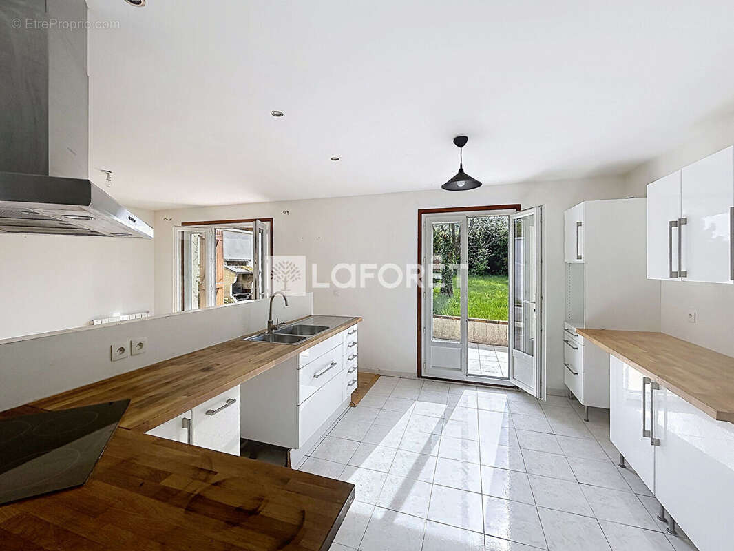 Maison familiale centre Orgeval 7 pièce(s) 164 m2 - photo 6