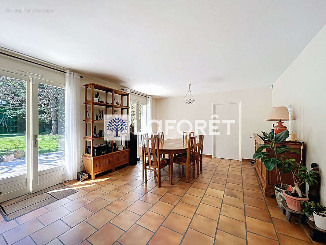 Maison à FEUCHEROLLES