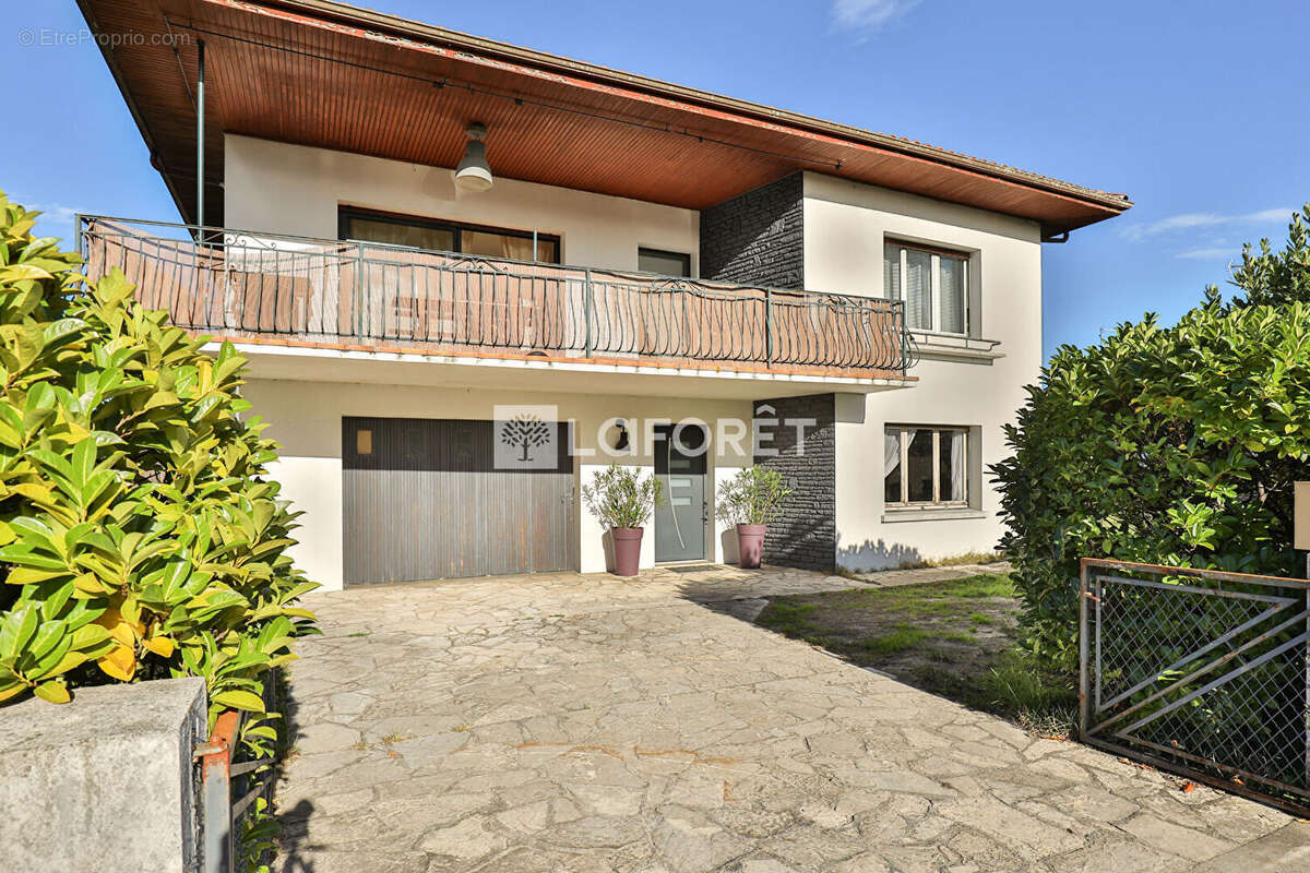 Maison à PARENTIS-EN-BORN