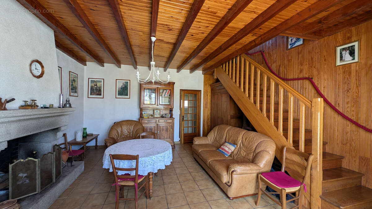 Maison à LES LANDES-GENUSSON