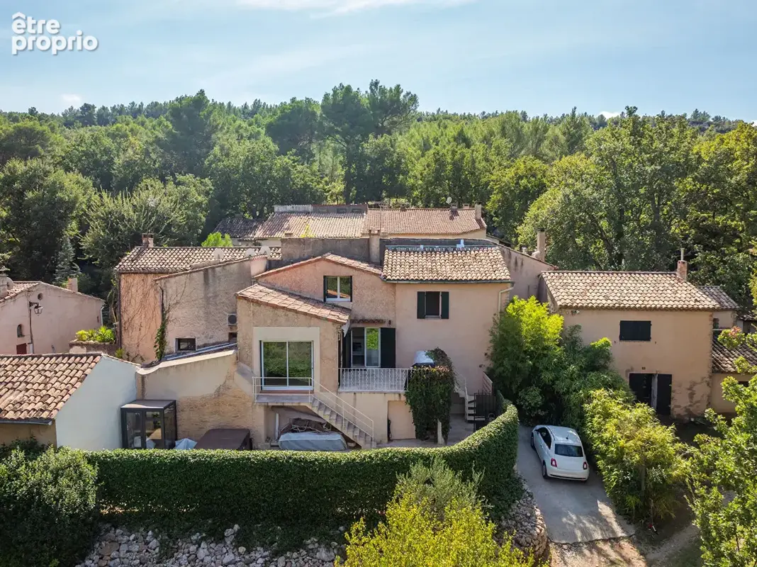 Photo Maison à Saint-Antonin-Sur-Bayon au prix de 795 000€