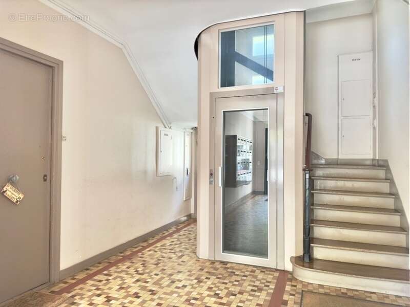 Appartement à LA GARENNE-COLOMBES