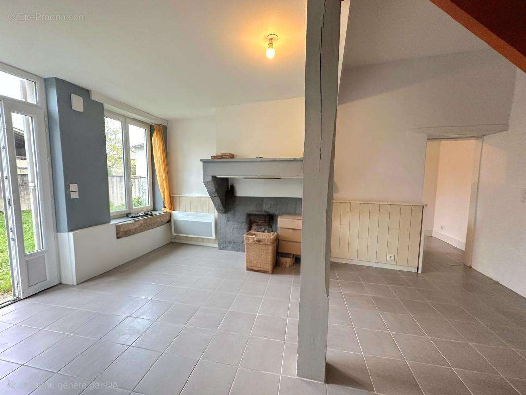 Maison à NOAILLAN