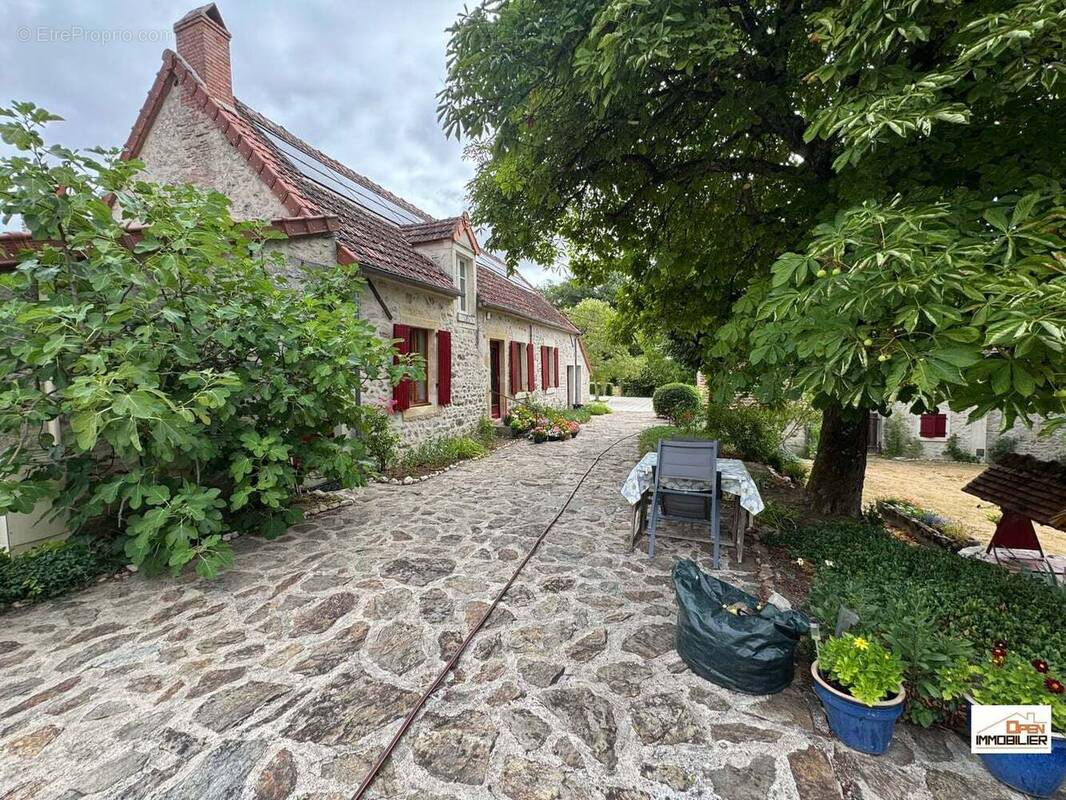 Maison à VICQ-EXEMPLET