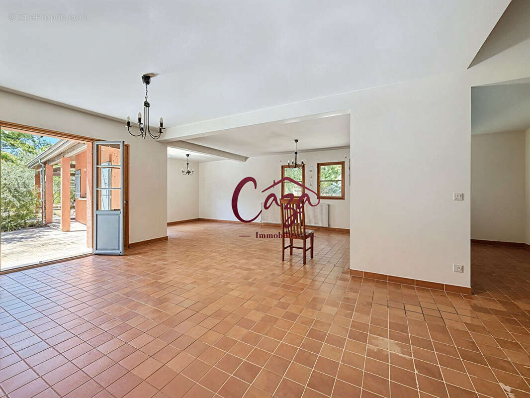 Maison 8 Pièces 235 m² - photo 4