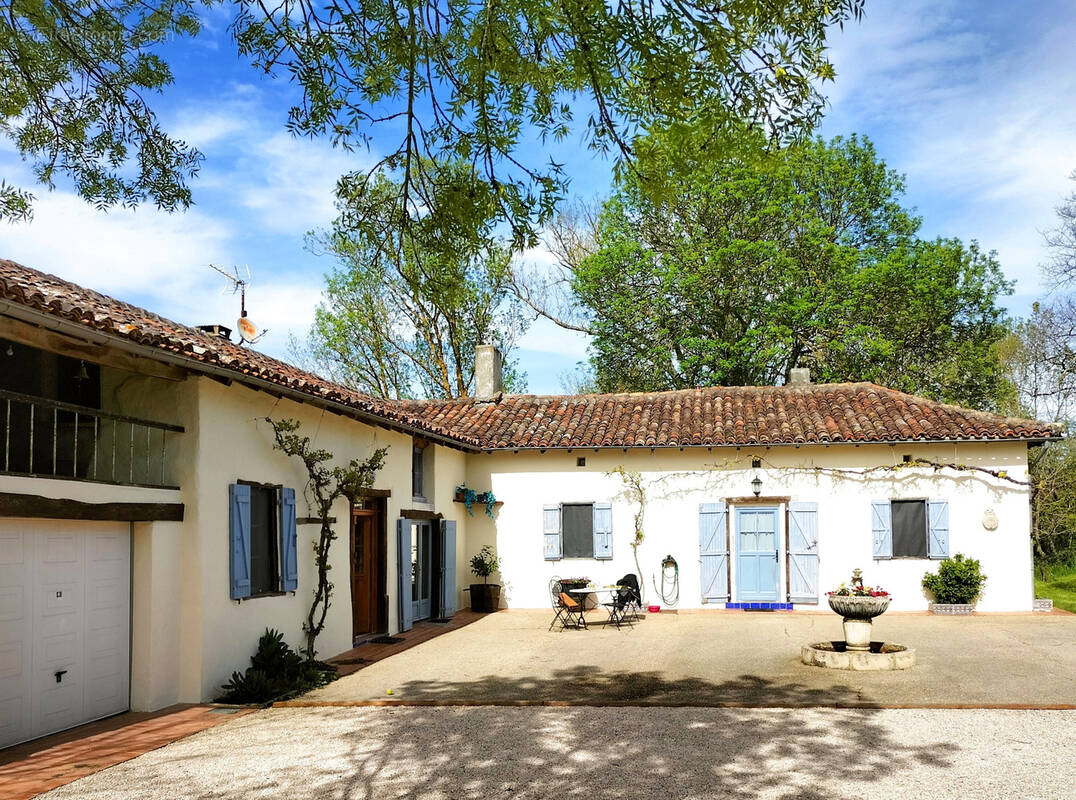 Maison à MONBARDON