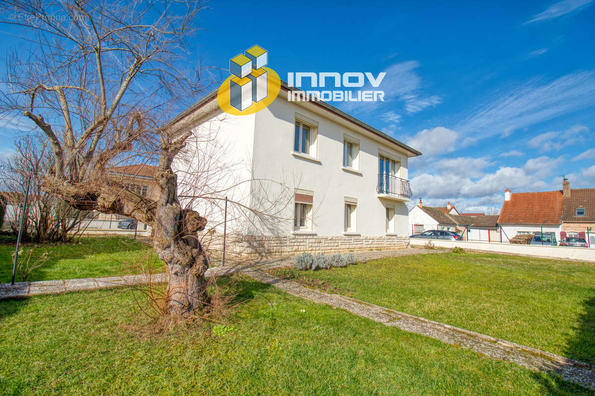 Maison à CHATENOY-LE-ROYAL