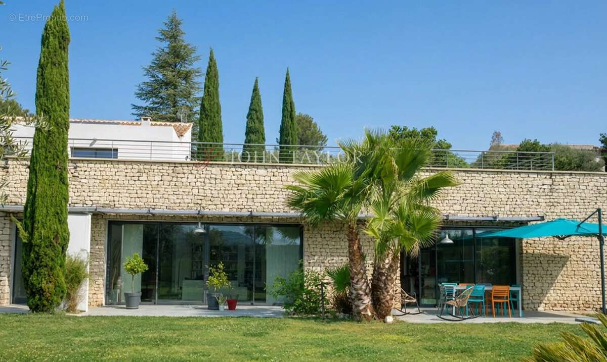 Maison à PERNES-LES-FONTAINES