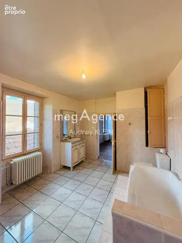 Une propriété au multiples possibilités- Famille, professionnelle ou investisseur - photo 8