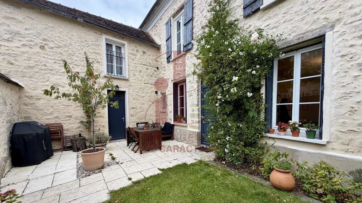 Maison à FONTAINEBLEAU