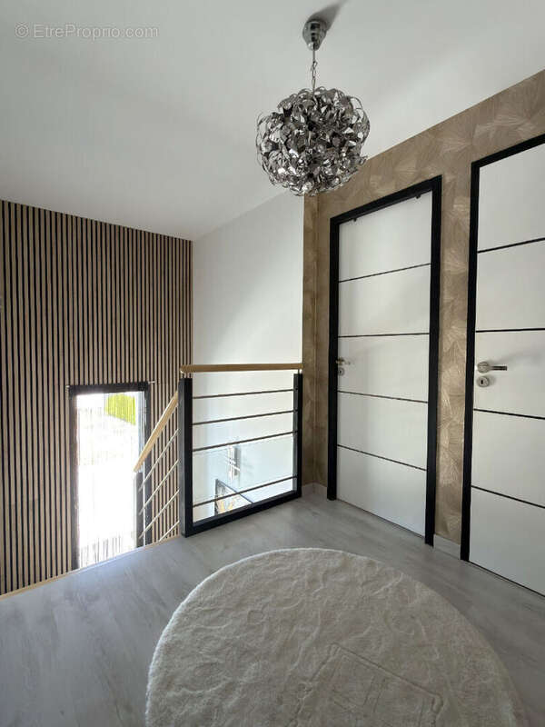 Contemporaine spacieuse sur son joli parc arboré et fleuri - photo 11