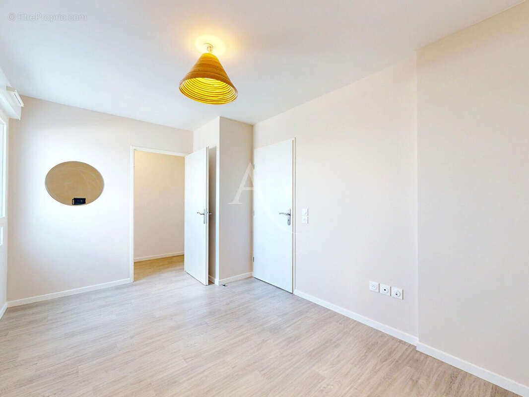 Livry-gargan, penthouse au dernier étage avec terrasse, double stationnement en sous-sol et dpe c - photo 12