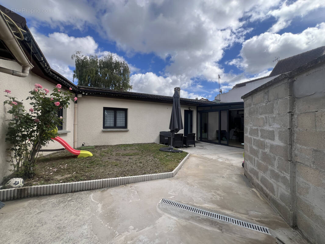 Maison à SARTROUVILLE