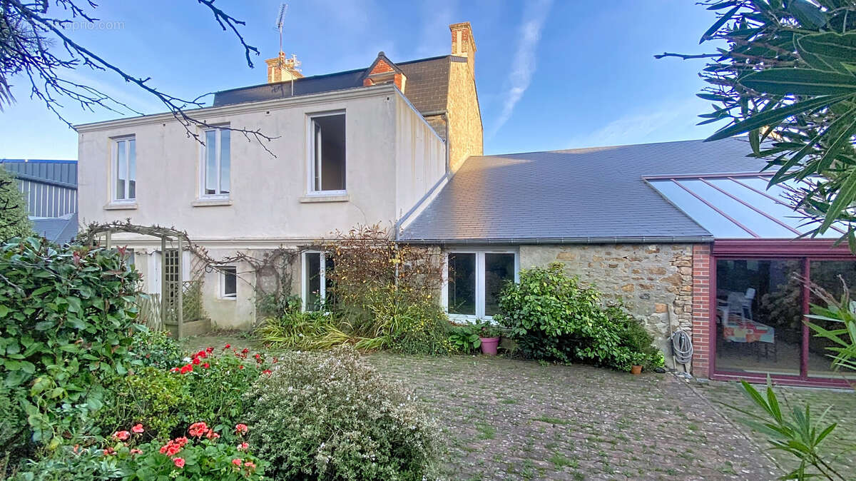 Maison à SAINT-PIERRE-EGLISE