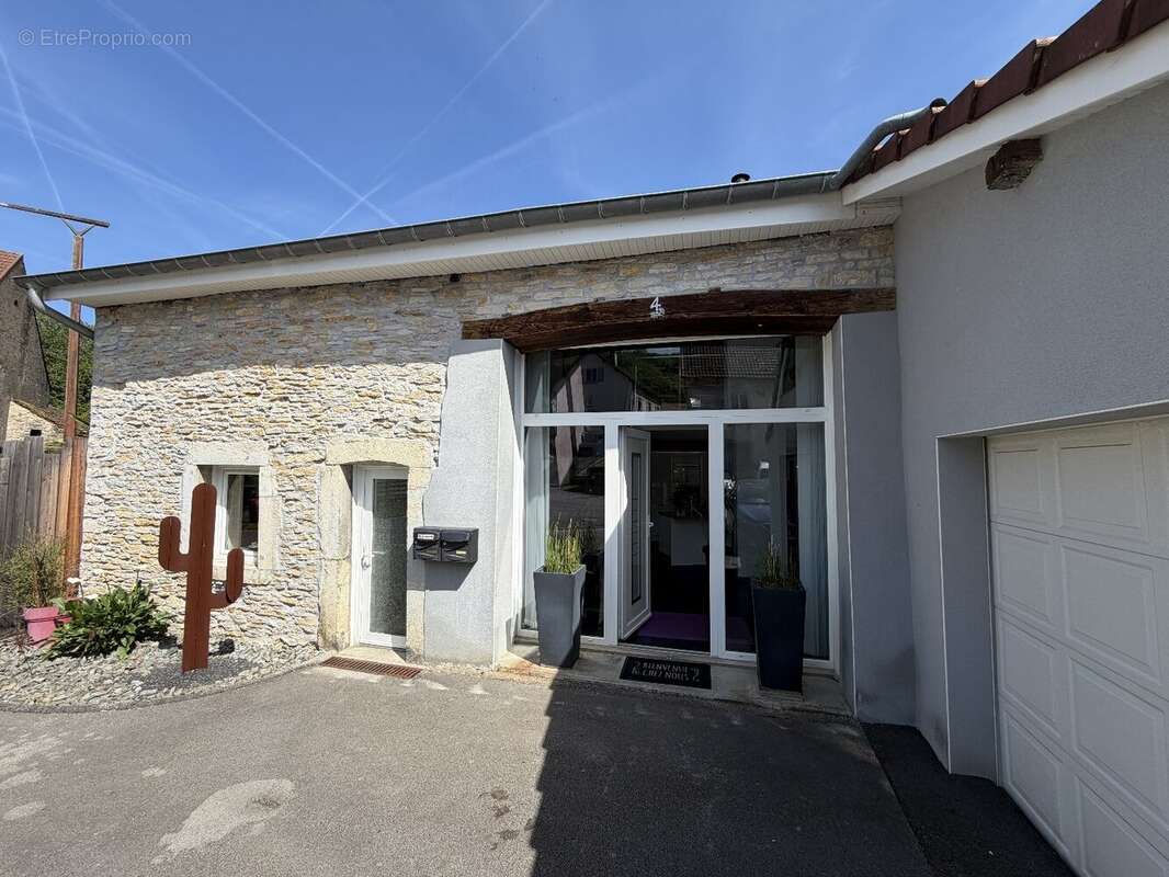 Maison à VOUJEAUCOURT