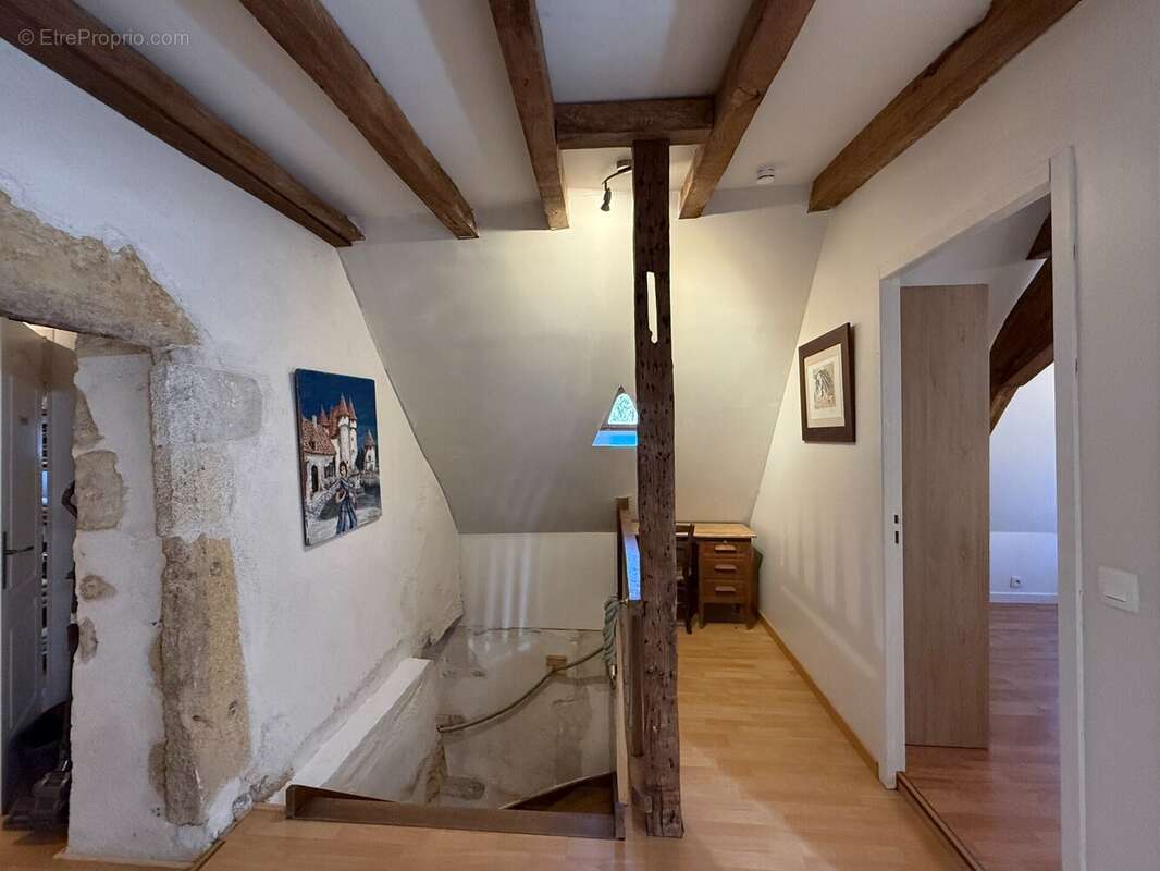 Maison à MONTGIVRAY