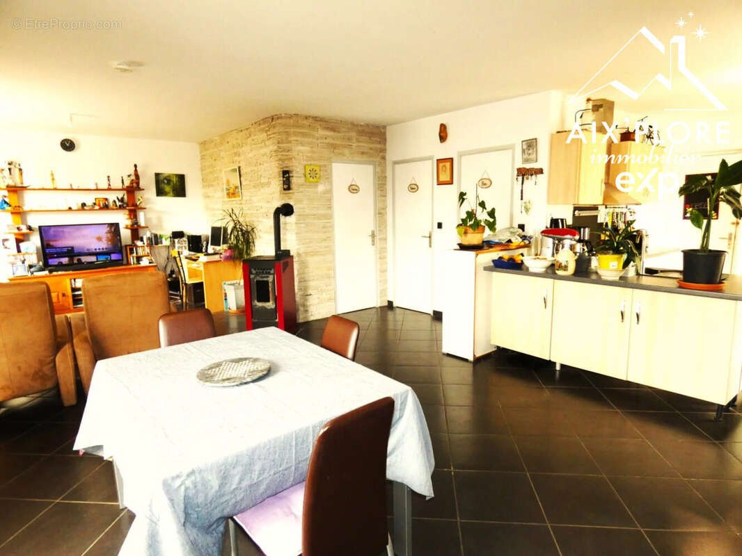 Maison 102 m² à Saint-Beron  - photo 4
