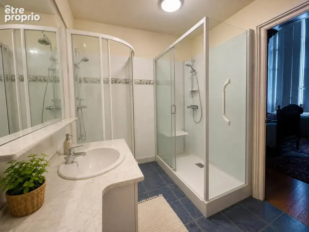 Bourges hypercentre -- rare appartement dans un hôtel particu - photo 5