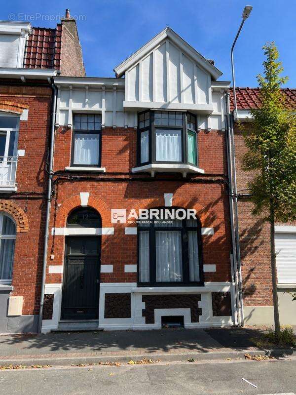 À découvrir sans tarder – Maison familiale avec jardin secteur recherché de Mons-en-Barœul proche de Lille - photo 2